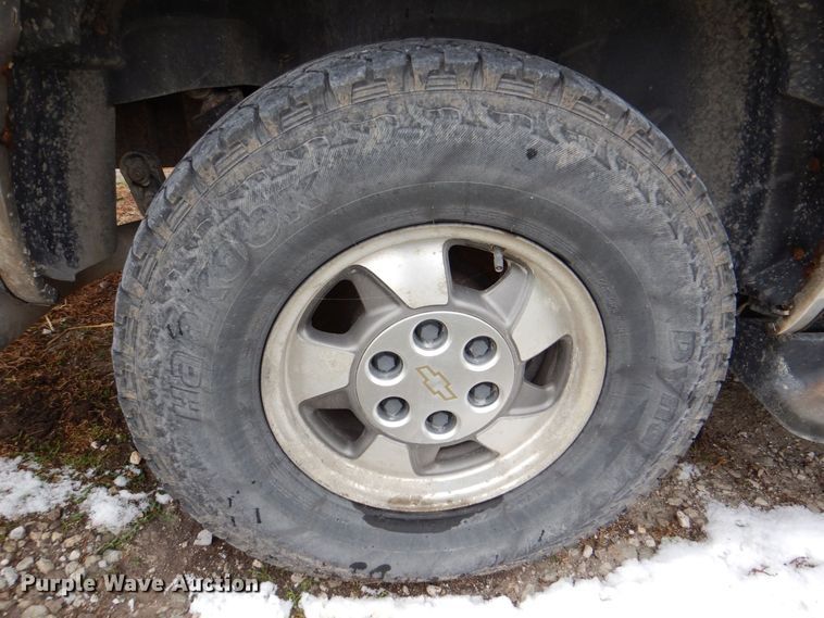 image for item MJ9851 2003 Chevrolet Suburban  SUV