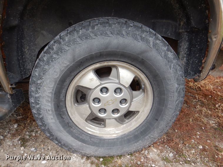 image for item MJ9851 2003 Chevrolet Suburban  SUV