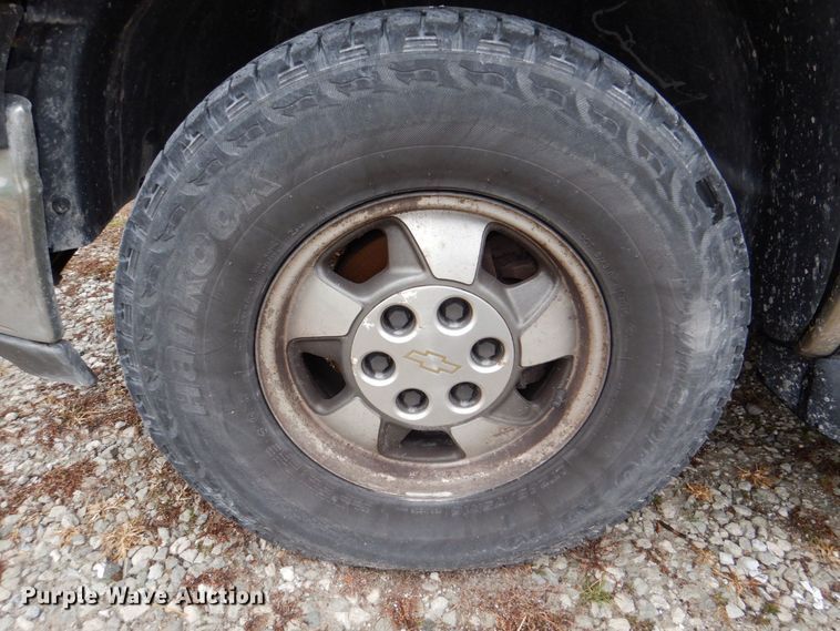 image for item MJ9851 2003 Chevrolet Suburban  SUV