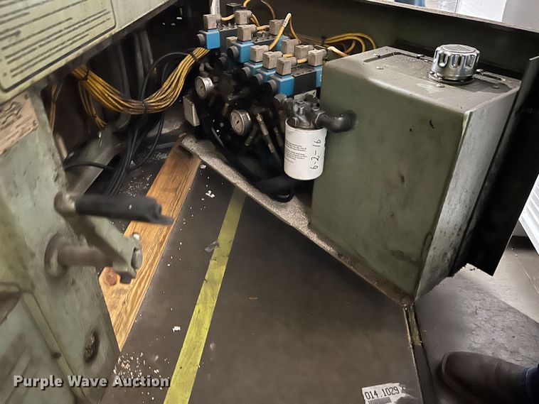 image for item MN9420 HYD-Mech  vertical bandsaw