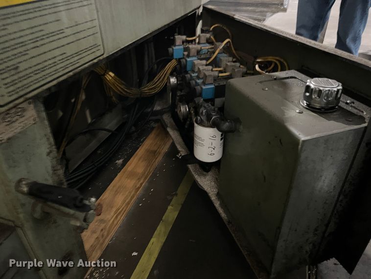 image for item MN9420 HYD-Mech  vertical bandsaw