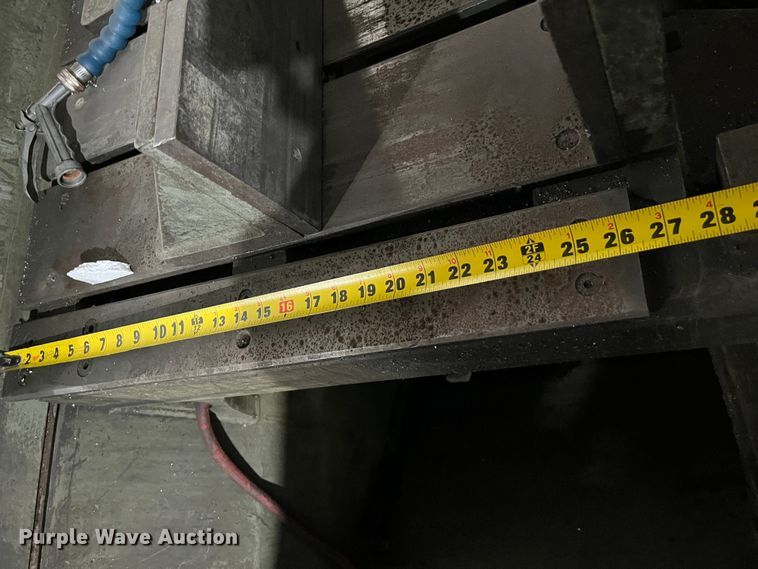 image for item MN9420 HYD-Mech  vertical bandsaw