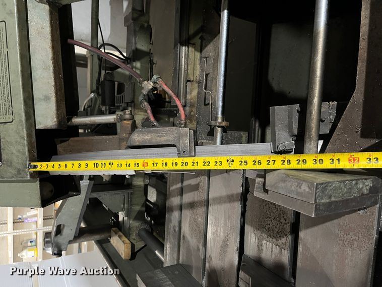 image for item MN9420 HYD-Mech  vertical bandsaw