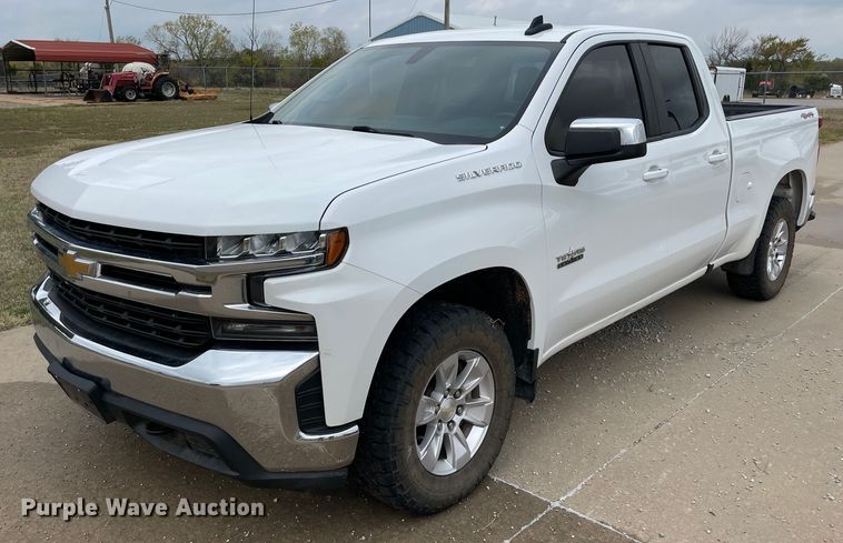 image for item MR9499 2019 Chevrolet Silverado 1500  Double Cab pickup truck