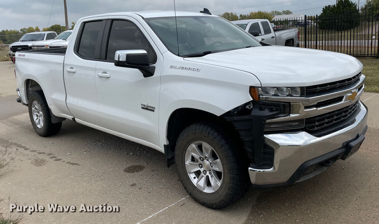 image for item MR9499 2019 Chevrolet Silverado 1500  Double Cab pickup truck