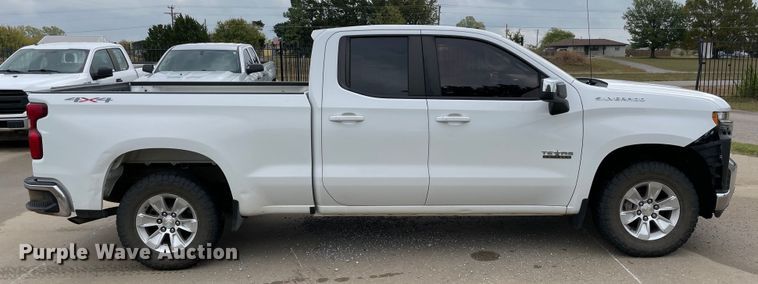 image for item MR9499 2019 Chevrolet Silverado 1500  Double Cab pickup truck