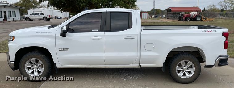 image for item MR9499 2019 Chevrolet Silverado 1500  Double Cab pickup truck