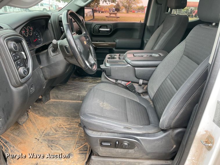 image for item MR9499 2019 Chevrolet Silverado 1500  Double Cab pickup truck