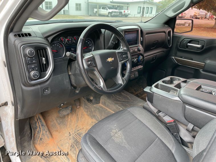 image for item MR9499 2019 Chevrolet Silverado 1500  Double Cab pickup truck