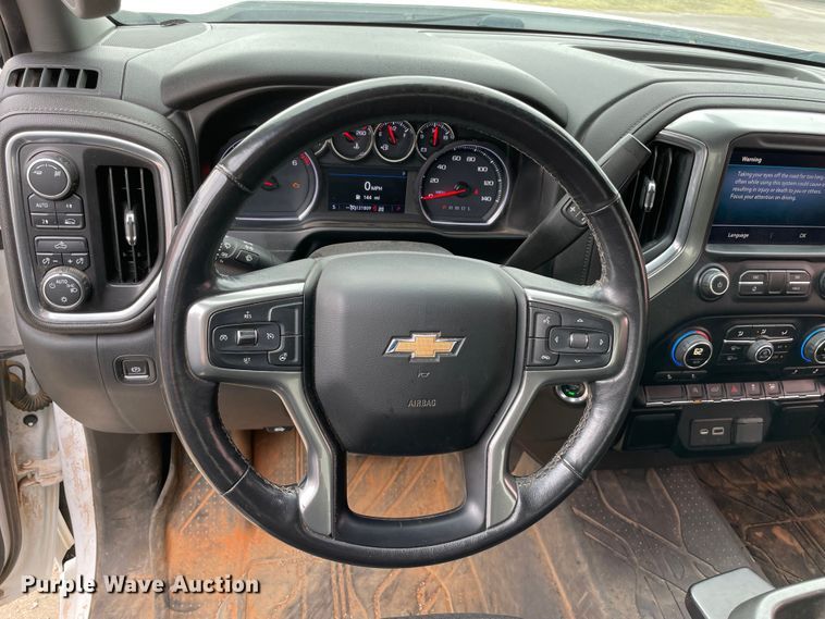 image for item MR9499 2019 Chevrolet Silverado 1500  Double Cab pickup truck