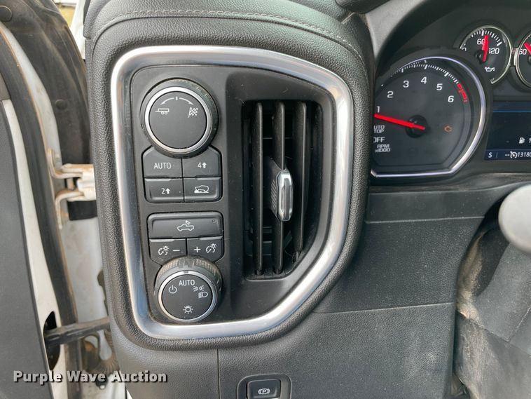 image for item MR9499 2019 Chevrolet Silverado 1500  Double Cab pickup truck