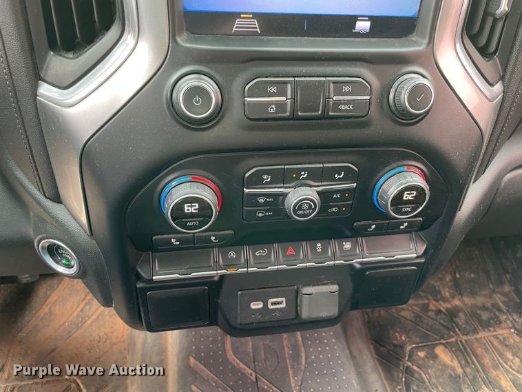 image for item MR9499 2019 Chevrolet Silverado 1500  Double Cab pickup truck