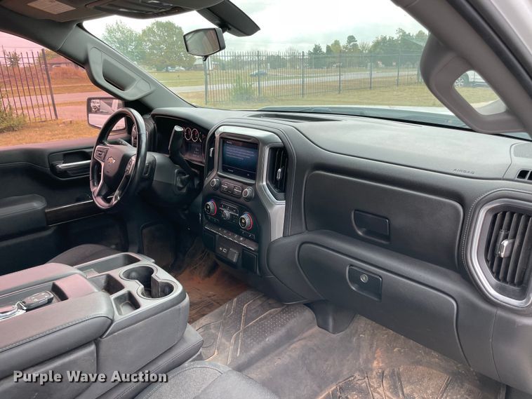 image for item MR9499 2019 Chevrolet Silverado 1500  Double Cab pickup truck