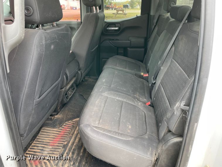 image for item MR9499 2019 Chevrolet Silverado 1500  Double Cab pickup truck