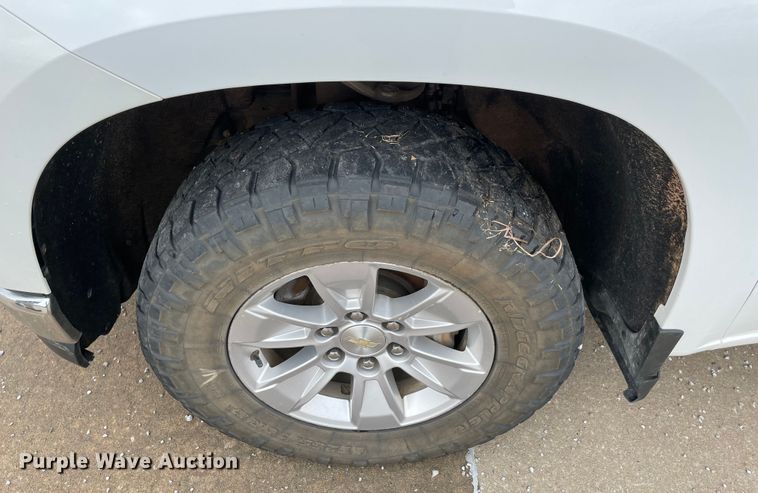 image for item MR9499 2019 Chevrolet Silverado 1500  Double Cab pickup truck