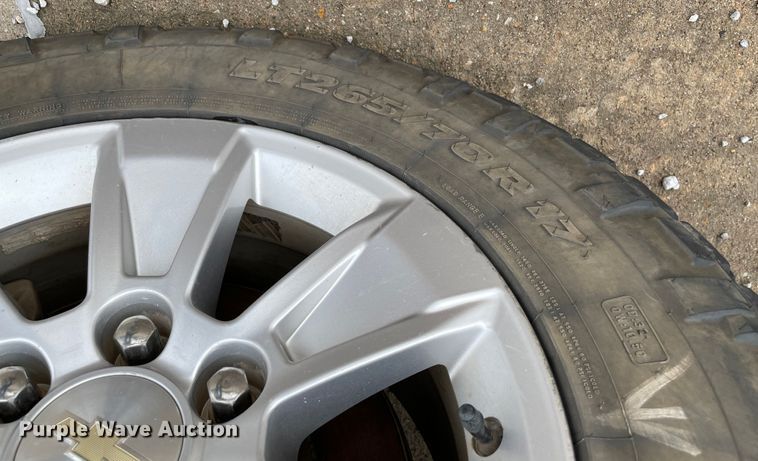 image for item MR9499 2019 Chevrolet Silverado 1500  Double Cab pickup truck