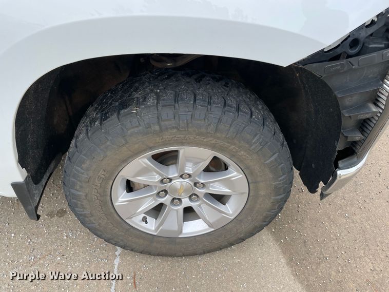 image for item MR9499 2019 Chevrolet Silverado 1500  Double Cab pickup truck