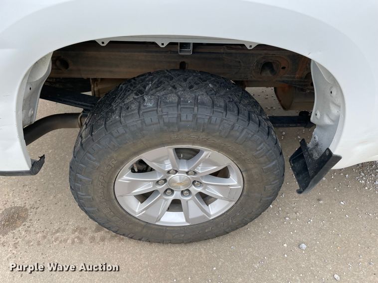 image for item MR9499 2019 Chevrolet Silverado 1500  Double Cab pickup truck