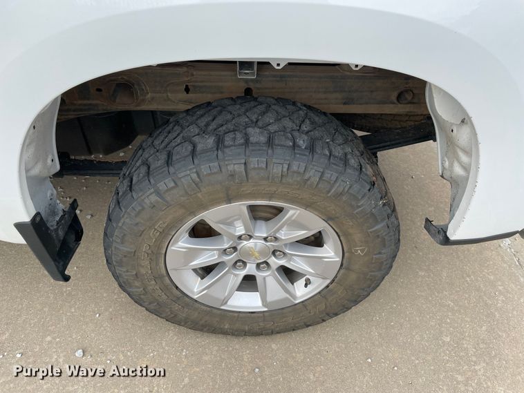 image for item MR9499 2019 Chevrolet Silverado 1500  Double Cab pickup truck