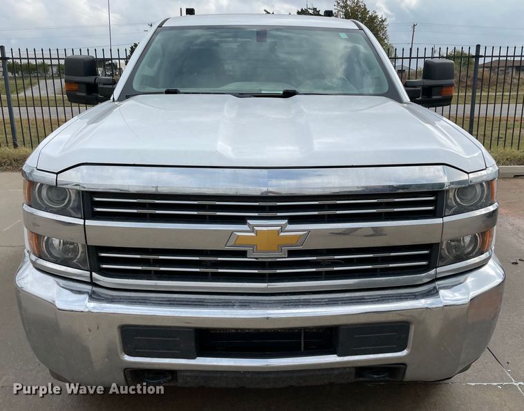 image for item MR9501 2016 Chevrolet Silverado 2500HD  Double Cab pickup truck