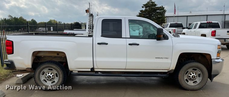 image for item MR9501 2016 Chevrolet Silverado 2500HD  Double Cab pickup truck