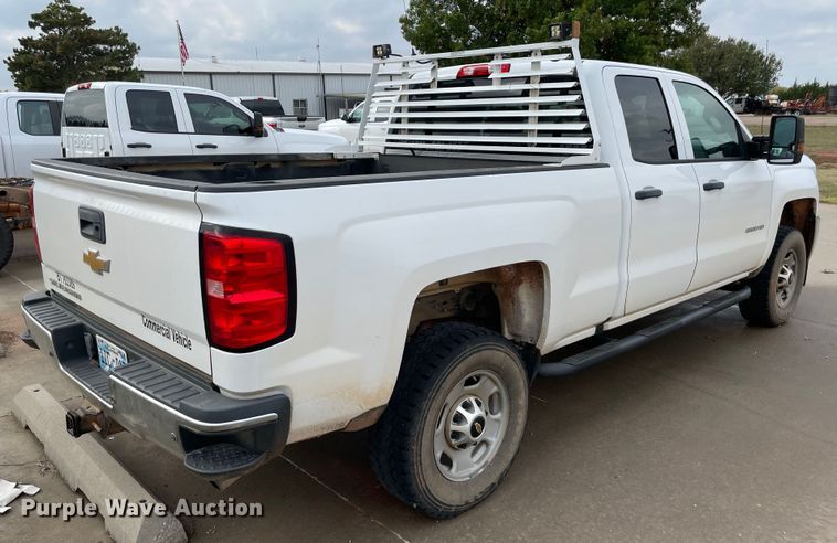 image for item MR9501 2016 Chevrolet Silverado 2500HD  Double Cab pickup truck