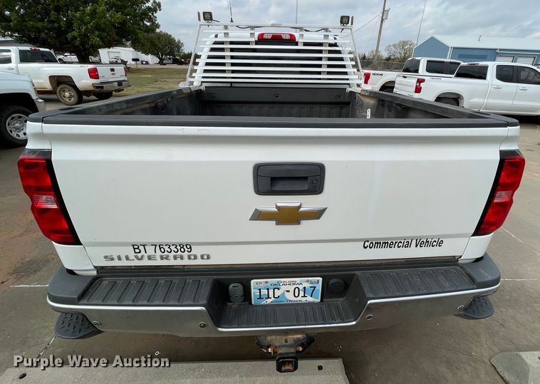 image for item MR9501 2016 Chevrolet Silverado 2500HD  Double Cab pickup truck