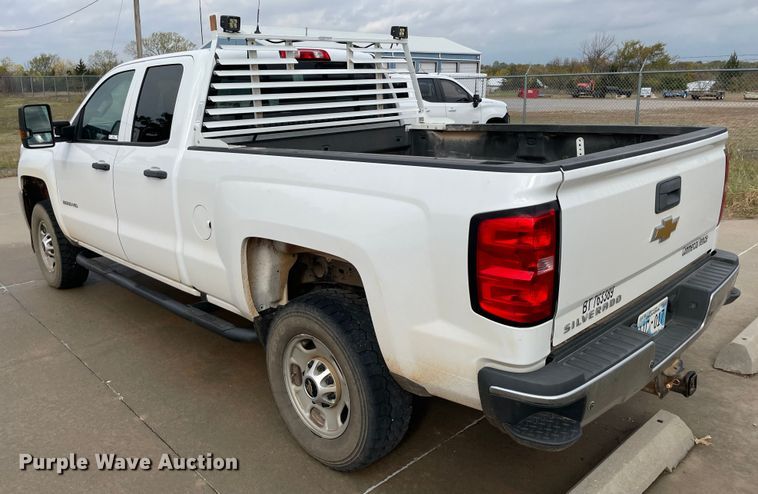 image for item MR9501 2016 Chevrolet Silverado 2500HD  Double Cab pickup truck