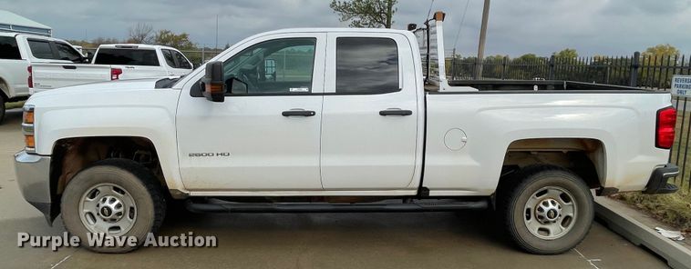 image for item MR9501 2016 Chevrolet Silverado 2500HD  Double Cab pickup truck