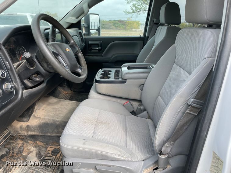 image for item MR9501 2016 Chevrolet Silverado 2500HD  Double Cab pickup truck