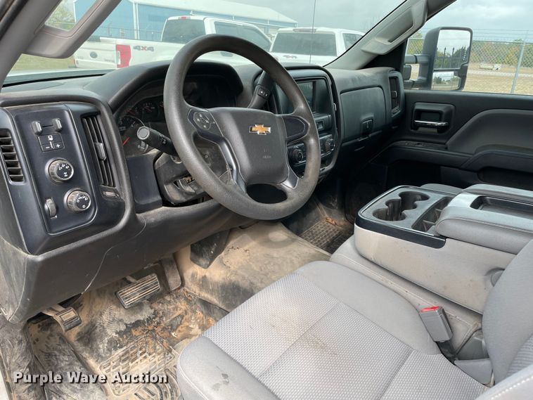 image for item MR9501 2016 Chevrolet Silverado 2500HD  Double Cab pickup truck