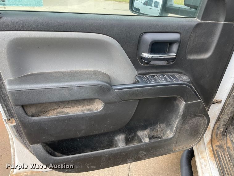 image for item MR9501 2016 Chevrolet Silverado 2500HD  Double Cab pickup truck