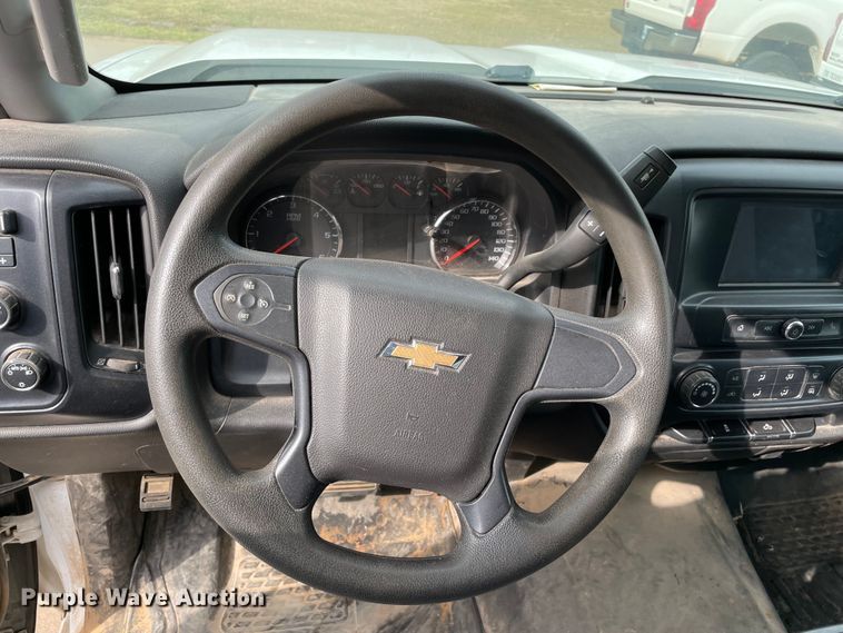 image for item MR9501 2016 Chevrolet Silverado 2500HD  Double Cab pickup truck