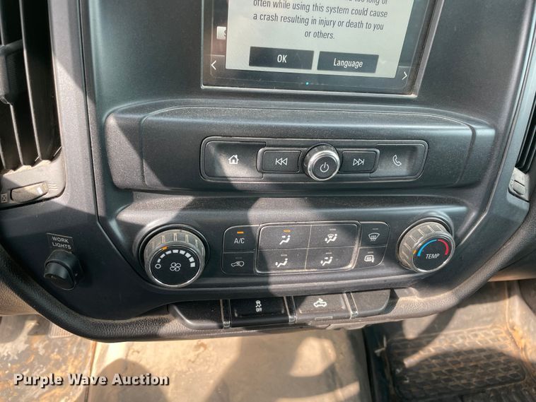 image for item MR9501 2016 Chevrolet Silverado 2500HD  Double Cab pickup truck