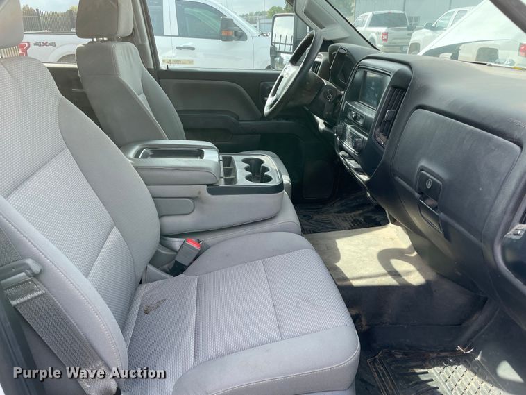 image for item MR9501 2016 Chevrolet Silverado 2500HD  Double Cab pickup truck