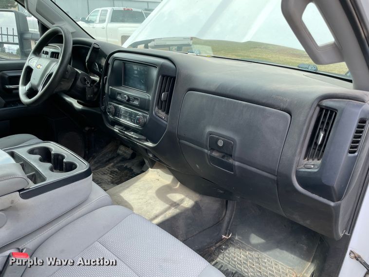 image for item MR9501 2016 Chevrolet Silverado 2500HD  Double Cab pickup truck