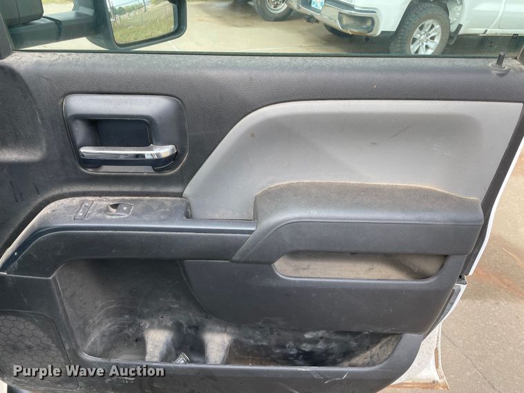 image for item MR9501 2016 Chevrolet Silverado 2500HD  Double Cab pickup truck