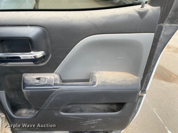 image for item MR9501 2016 Chevrolet Silverado 2500HD  Double Cab pickup truck