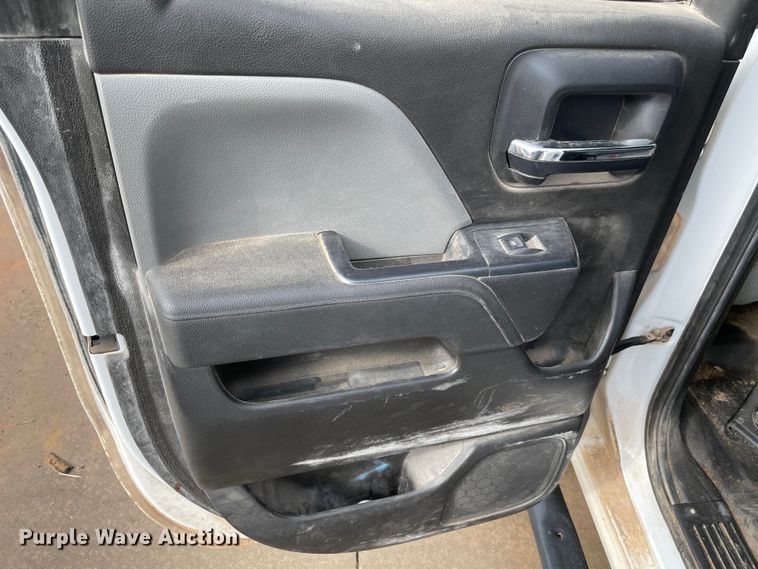 image for item MR9501 2016 Chevrolet Silverado 2500HD  Double Cab pickup truck