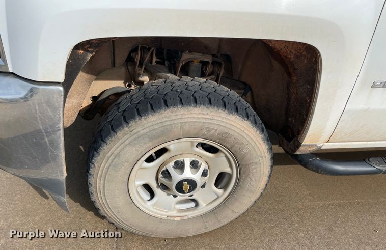 image for item MR9501 2016 Chevrolet Silverado 2500HD  Double Cab pickup truck