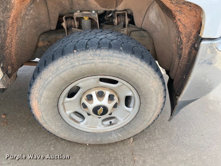 image for item MR9501 2016 Chevrolet Silverado 2500HD  Double Cab pickup truck