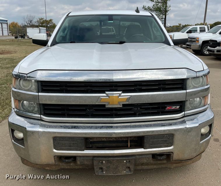 image for item MR9502 2015 Chevrolet Silverado 2500HD  Double Cab pickup truck