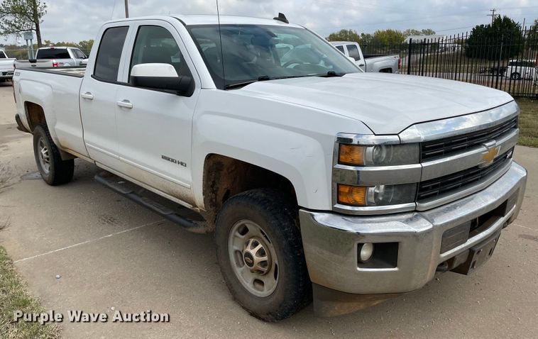 image for item MR9502 2015 Chevrolet Silverado 2500HD  Double Cab pickup truck