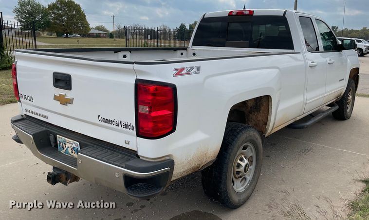 image for item MR9502 2015 Chevrolet Silverado 2500HD  Double Cab pickup truck