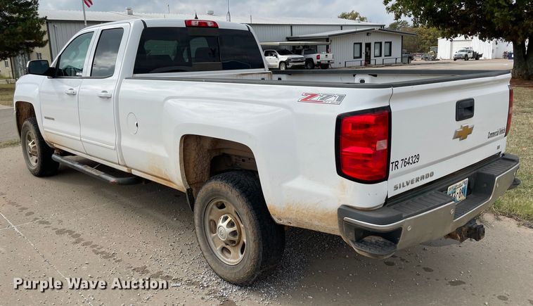 image for item MR9502 2015 Chevrolet Silverado 2500HD  Double Cab pickup truck