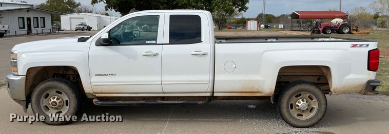 image for item MR9502 2015 Chevrolet Silverado 2500HD  Double Cab pickup truck