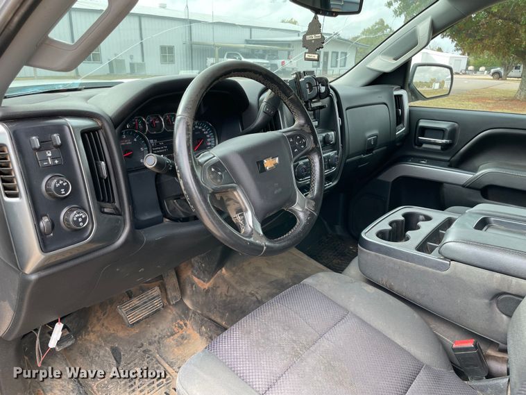 image for item MR9502 2015 Chevrolet Silverado 2500HD  Double Cab pickup truck