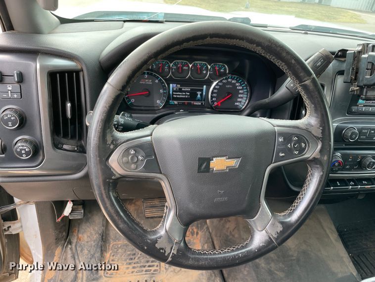 image for item MR9502 2015 Chevrolet Silverado 2500HD  Double Cab pickup truck