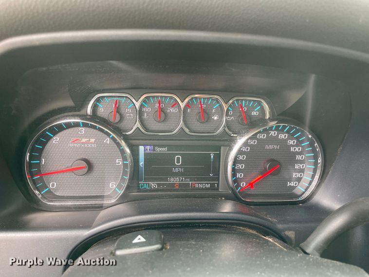 image for item MR9502 2015 Chevrolet Silverado 2500HD  Double Cab pickup truck