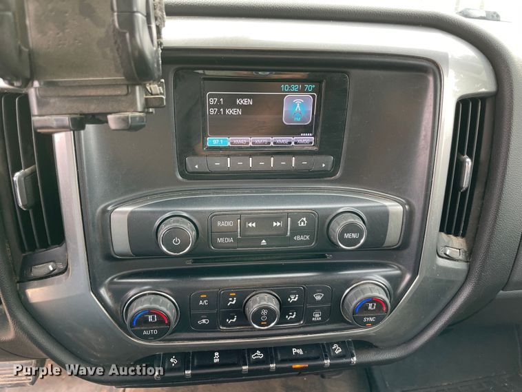 image for item MR9502 2015 Chevrolet Silverado 2500HD  Double Cab pickup truck